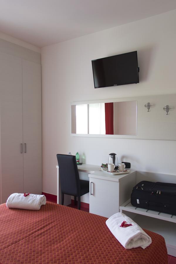 Hotel Villa Chiara Terracina Kültér fotó